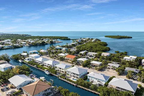 View/Area - 207 E Bruce Ct, Marathon, FL 33050 photo 6 of 7