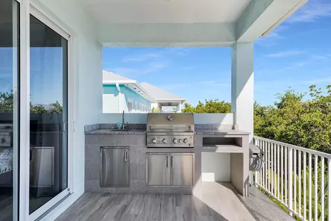 Kitchen - 207 E Bruce Ct, Marathon, FL 33050 photo 8 of 8