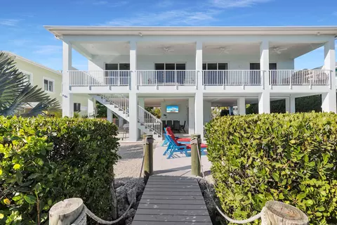 Exterior - 207 E Bruce Ct, Marathon, FL 33050 photo 6 of 12