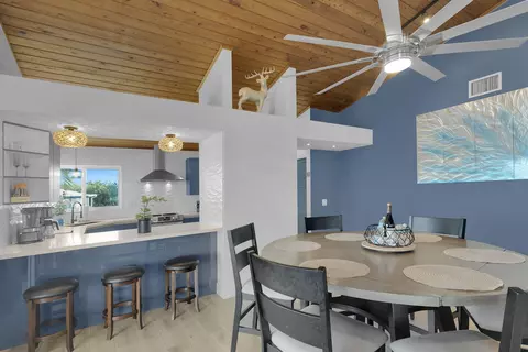 Dining - 123 W Bruce Ct, Marathon, FL 33050 photo 2 of 4