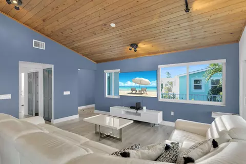 Living - 123 W Bruce Ct, Marathon, FL 33050 photo 2 of 3