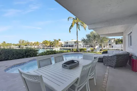 Exterior - 123 W Bruce Ct, Marathon, FL 33050 photo 3 of 13