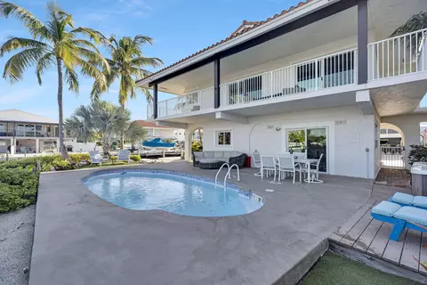 Exterior - 123 W Bruce Ct, Marathon, FL 33050 photo 1 of 13