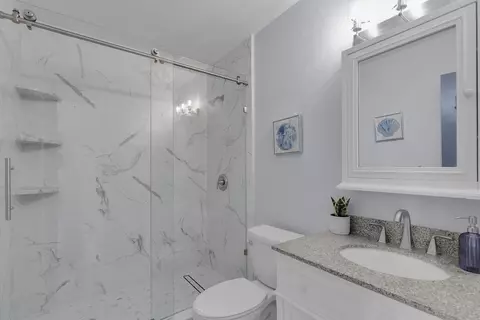 Bath - 123 W Bruce Ct, Marathon, FL 33050 photo 1 of 3
