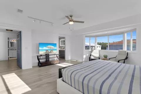 Bedroom - 123 W Bruce Ct, Marathon, FL 33050 photo 11 of 13