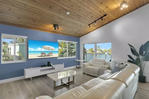 Living - 123 W Bruce Ct, Marathon, FL 33050 photo 3 of 3