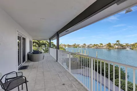 Exterior - 123 W Bruce Ct, Marathon, FL 33050 photo 9 of 13