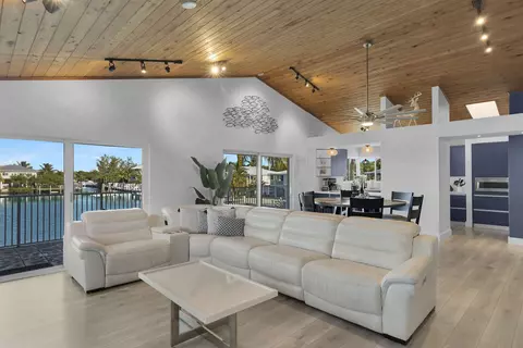 Living - 123 W Bruce Ct, Marathon, FL 33050 photo 1 of 3