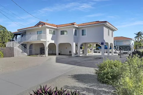 Exterior - 123 W Bruce Ct, Marathon, FL 33050 photo 12 of 13