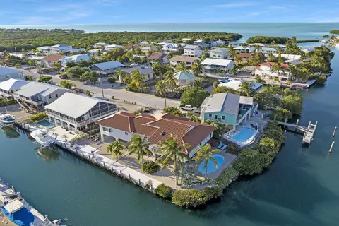 View/Area - 123 W Bruce Ct, Marathon, FL 33050 photo 5 of 7