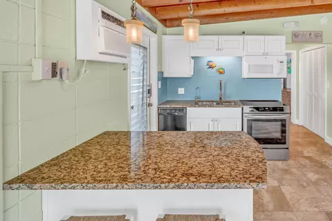 Kitchen - 471 9th St #KEY colony, Key Colony Beach, FL 33051 photo 2 of 3