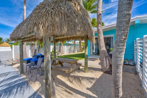 Exterior - 471 9th St #KEY colony, Key Colony Beach, FL 33051 photo 8 of 12