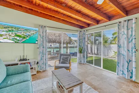 Living - 471 9th St #KEY colony, Key Colony Beach, FL 33051 photo 1 of 3