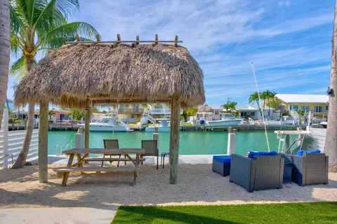 Exterior - 471 9th St #KEY colony, Key Colony Beach, FL 33051 photo 1 of 12