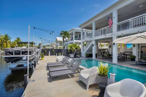 Exterior - 455 Big Pine Rd, Key Largo, FL 33037 photo 4 of 12