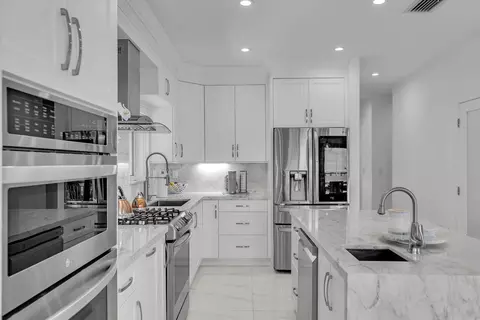 Kitchen - 455 Big Pine Rd, Key Largo, FL 33037 photo 4 of 8