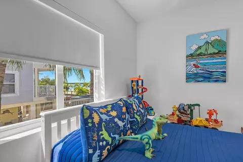 Bedroom - 455 Big Pine Rd, Key Largo, FL 33037 photo 8 of 10