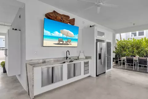 Kitchen - 455 Big Pine Rd, Key Largo, FL 33037 photo 2 of 8