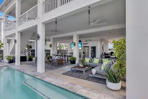 Exterior - 455 Big Pine Rd, Key Largo, FL 33037 photo 10 of 12
