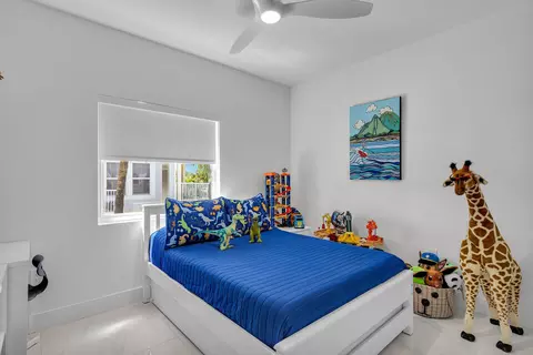 Bedroom - 455 Big Pine Rd, Key Largo, FL 33037 photo 9 of 10