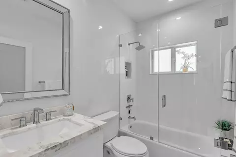 Bath - 455 Big Pine Rd, Key Largo, FL 33037 photo 2 of 5