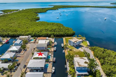 View/Area - 455 Big Pine Rd, Key Largo, FL 33037 photo 4 of 5