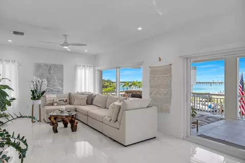 Living - 455 Big Pine Rd, Key Largo, FL 33037 photo 2 of 5