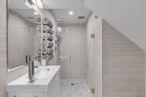Bath - 455 Big Pine Rd, Key Largo, FL 33037 photo 1 of 5