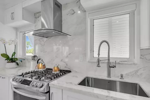 Kitchen - 455 Big Pine Rd, Key Largo, FL 33037 photo 5 of 8