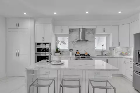 Kitchen - 455 Big Pine Rd, Key Largo, FL 33037 photo 6 of 8