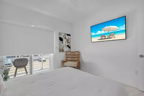 Bedroom - 455 Big Pine Rd, Key Largo, FL 33037 photo 3 of 10