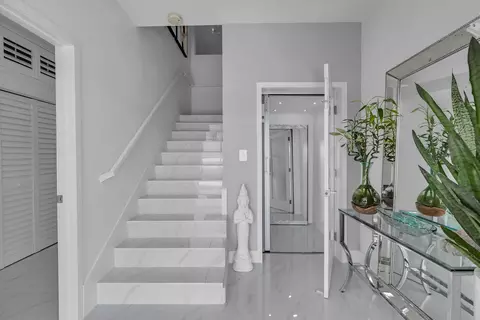 Entry Way - 455 Big Pine Rd, Key Largo, FL 33037 photo 2 of 5