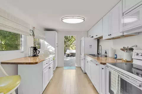 Kitchen - 543 74th St, Marathon, FL 33050 photo 2 of 4
