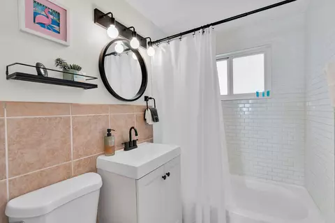 Bath - 543 74th St, Marathon, FL 33050 photo 1 of 1