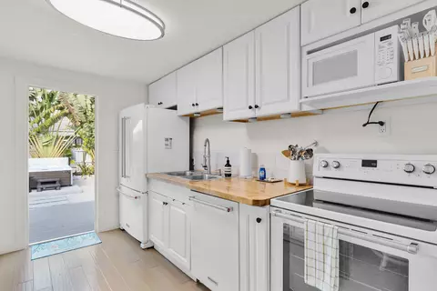 Kitchen - 543 74th St, Marathon, FL 33050 photo 4 of 4