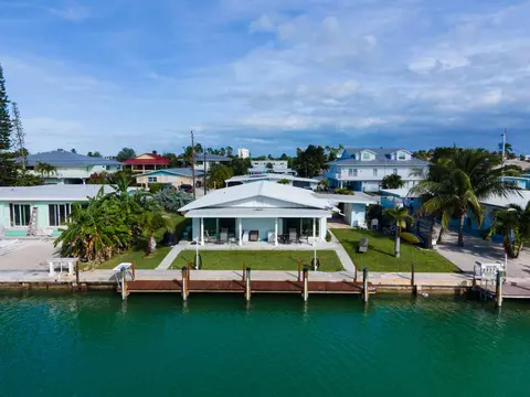 271 9th St #KEY colony, Key Colony Beach, FL 33051