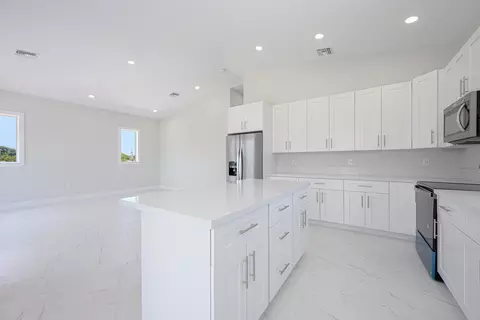 Kitchen - 78 Avenue D, Key Largo, FL 33037 photo 3 of 4