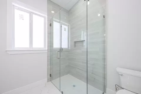 Bath - 78 Avenue D, Key Largo, FL 33037 photo 2 of 5