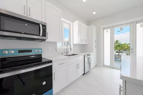 Kitchen - 78 Avenue D, Key Largo, FL 33037 photo 2 of 4