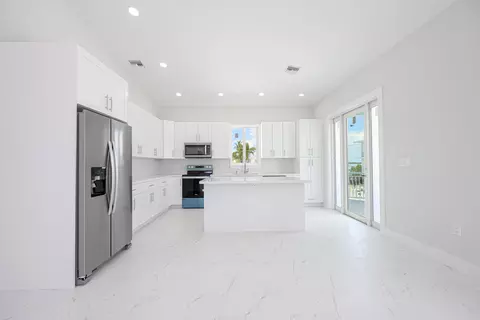 Kitchen - 78 Avenue D, Key Largo, FL 33037 photo 1 of 4