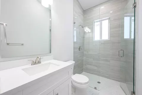 Bath - 78 Avenue D, Key Largo, FL 33037 photo 5 of 5