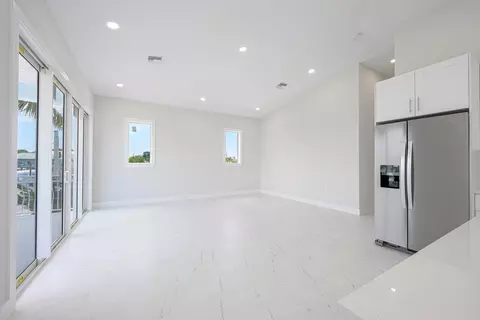 Living - 78 Avenue D, Key Largo, FL 33037 photo 2 of 2