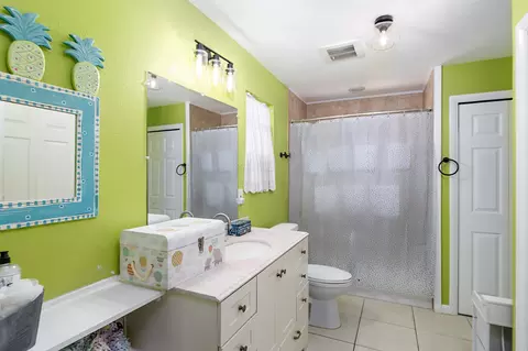 Bath - 1545 52nd St, Marathon, FL 33050 photo 1 of 2