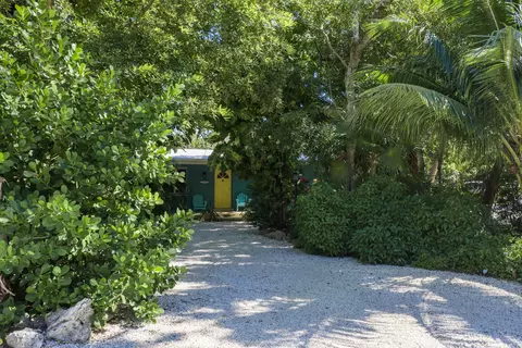 Exterior - 1545 52nd St, Marathon, FL 33050 photo 6 of 10