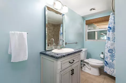 Bath - 1545 52nd St, Marathon, FL 33050 photo 2 of 2