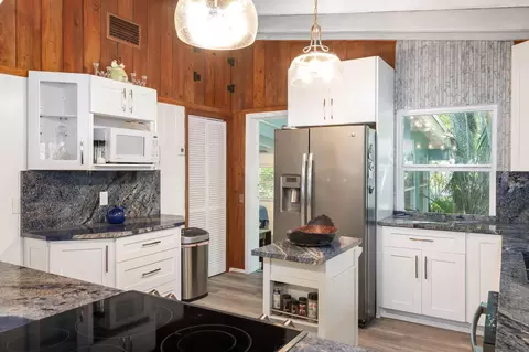 Kitchen - 1545 52nd St, Marathon, FL 33050 photo 2 of 3
