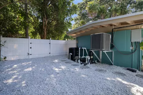 Exterior - 1545 52nd St, Marathon, FL 33050 photo 9 of 10