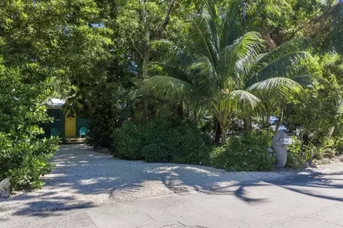 Exterior - 1545 52nd St, Marathon, FL 33050 photo 5 of 10