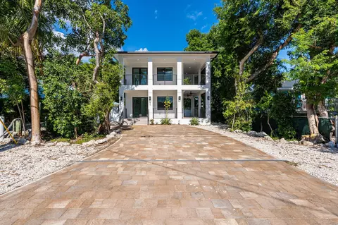 50 Transylvania Ave, Key Largo, FL 33037