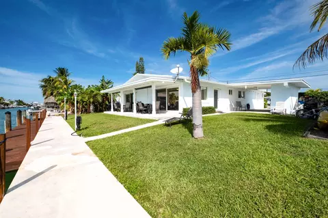 Exterior - 261 9th St #KEY colony, Key Colony Beach, FL 33051 photo 7 of 13